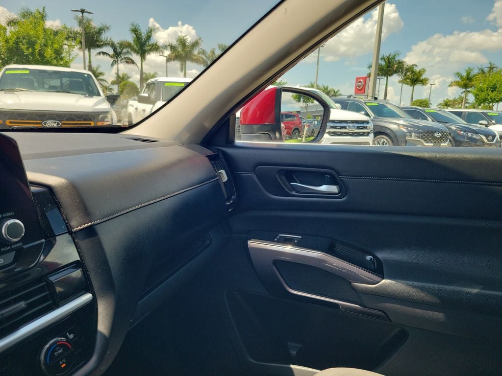 2022 Nissan Pathfinder SV