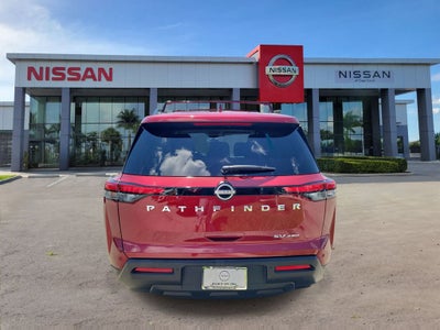 2022 Nissan Pathfinder SV