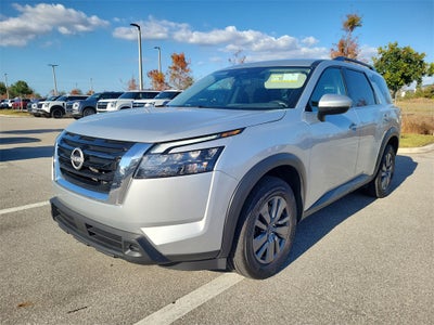 2025 Nissan Pathfinder SV