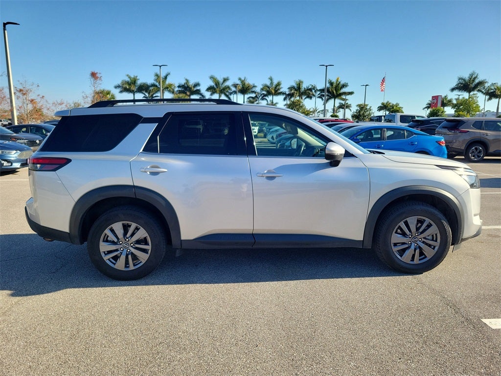 2025 Nissan Pathfinder SV