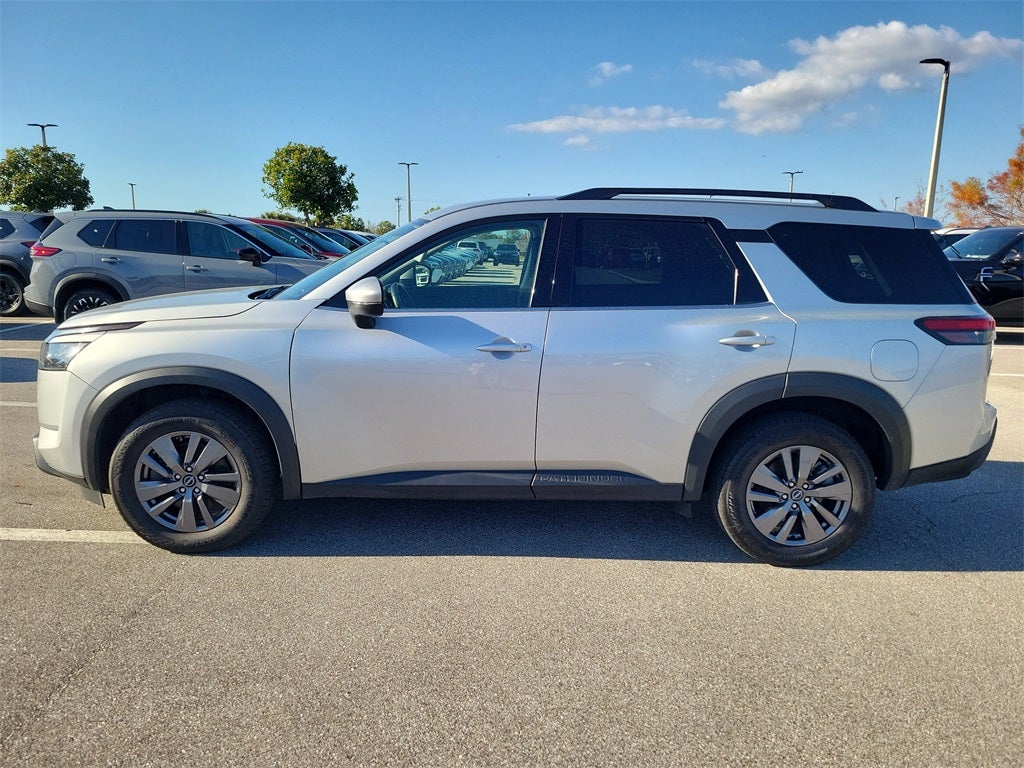 2025 Nissan Pathfinder SV