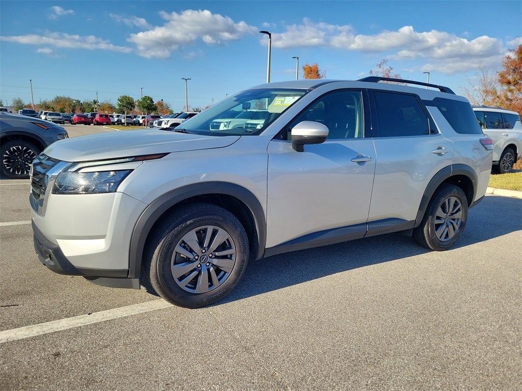2025 Nissan Pathfinder SV