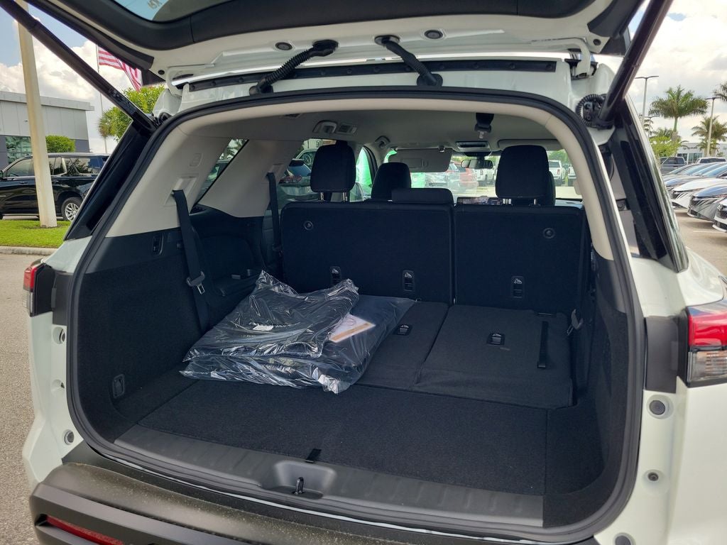 2026 Nissan Pathfinder SV