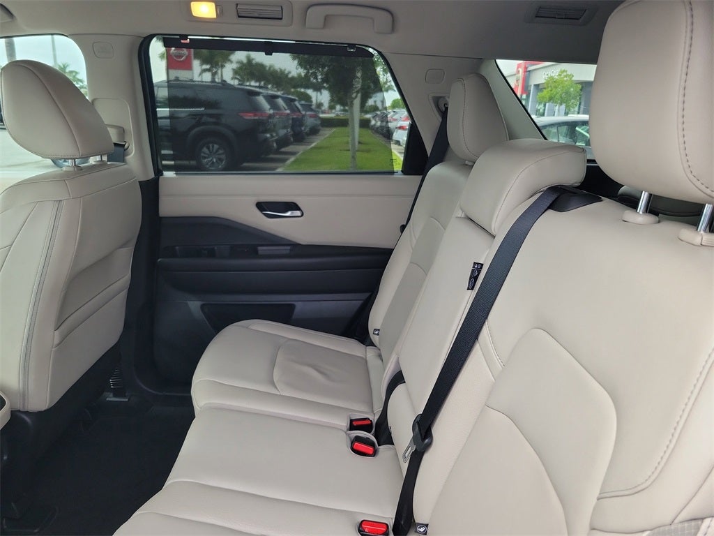 2023 Nissan Pathfinder SL