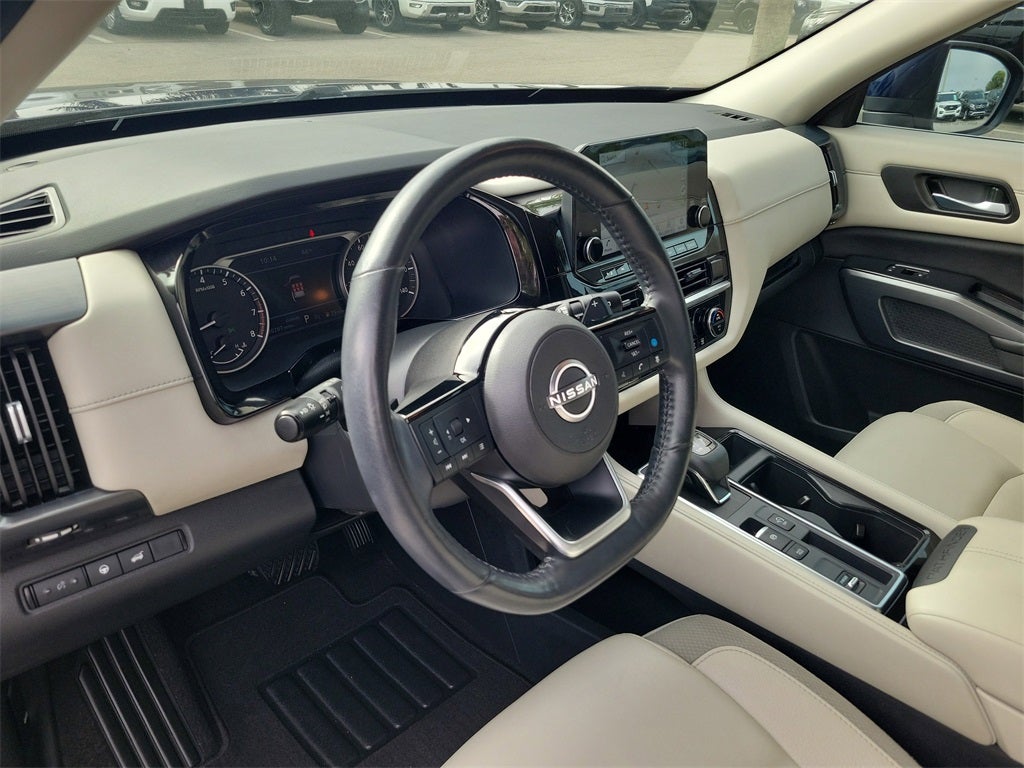2023 Nissan Pathfinder SL
