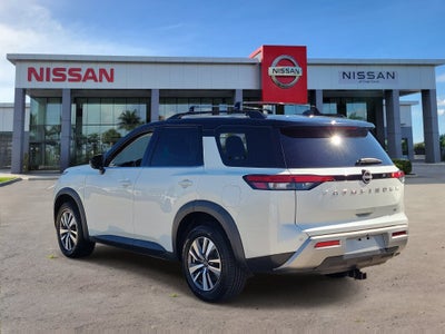 2023 Nissan Pathfinder SL