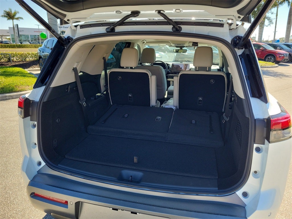 2026 Nissan Pathfinder SL