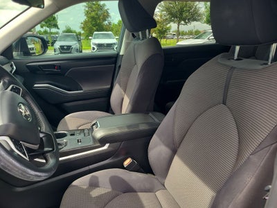 2022 Toyota Highlander LE
