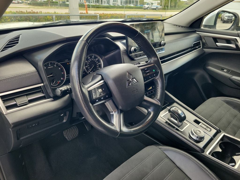 2024 Mitsubishi Outlander SE
