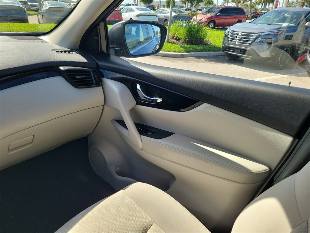 2022 Nissan Rogue Sport SV