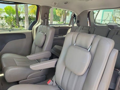 2014 Chrysler Town & Country Touring-L