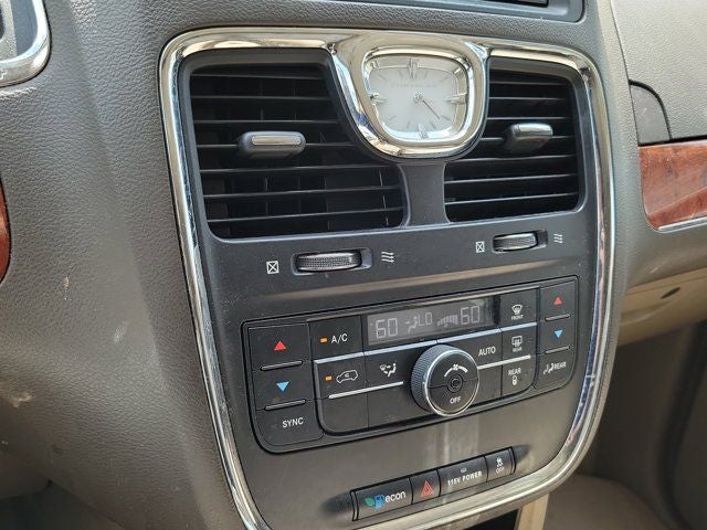 2014 Chrysler Town & Country Touring-L