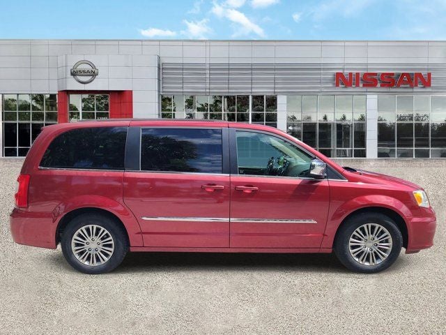2014 Chrysler Town & Country Touring-L
