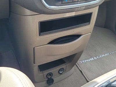 2014 Chrysler Town & Country Touring-L