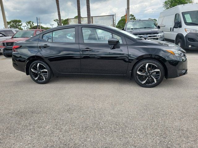 2025 Nissan Versa 1.6 SR