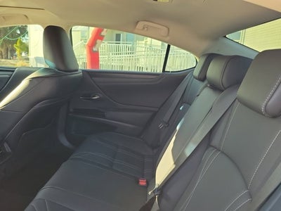 2023 Lexus ES 300h Luxury
