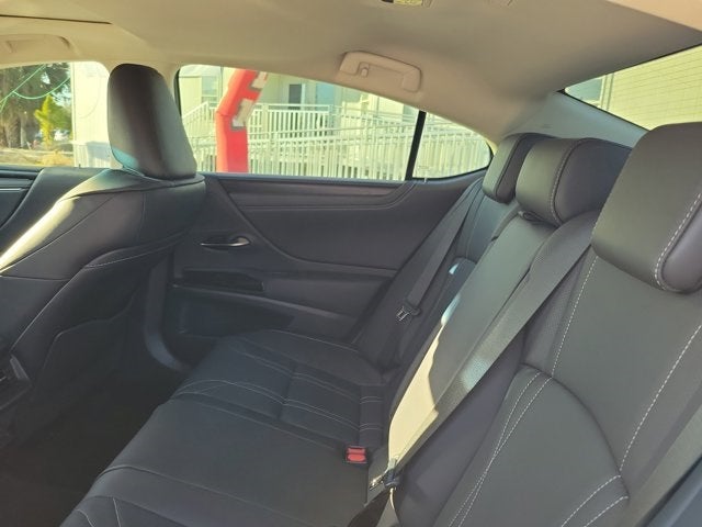 2023 Lexus ES 300h Luxury