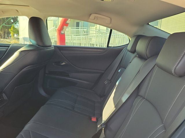 2023 Lexus ES 300h Luxury