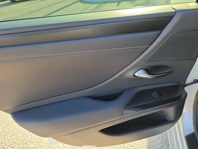 2023 Lexus ES 300h Luxury