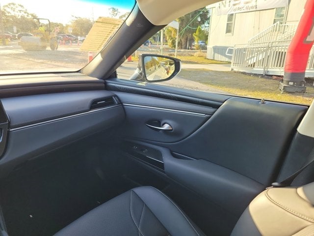 2023 Lexus ES 300h Luxury