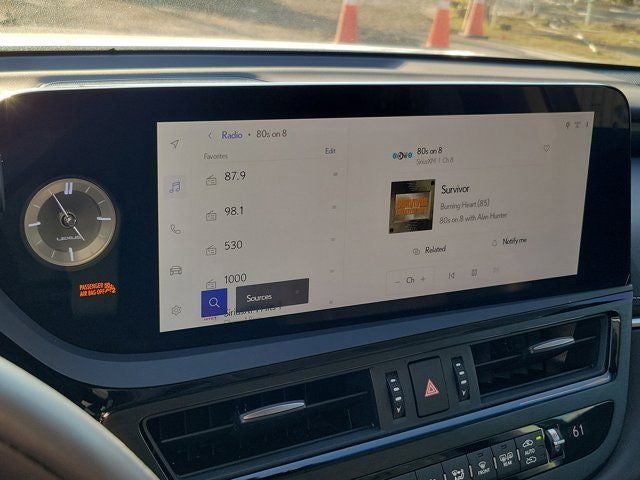 2023 Lexus ES 300h Luxury