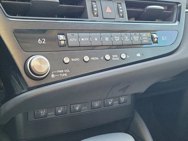 2023 Lexus ES 300h Luxury