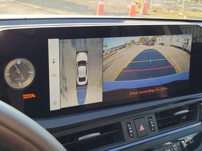 2023 Lexus ES 300h Luxury