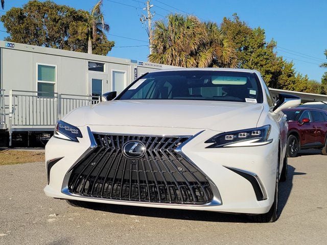 2023 Lexus ES 300h Luxury