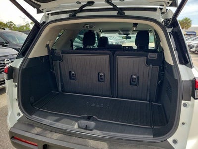 2025 Nissan Pathfinder SV