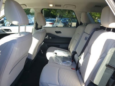 2025 Nissan Pathfinder SV