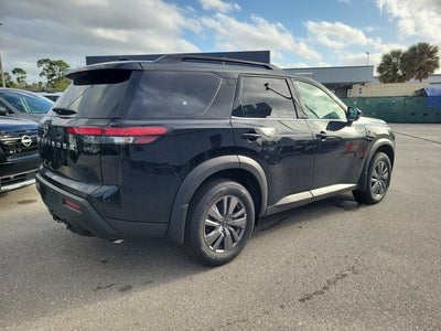 2025 Nissan Pathfinder SV
