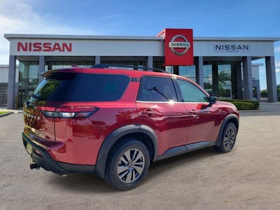 2024 Nissan Pathfinder SV