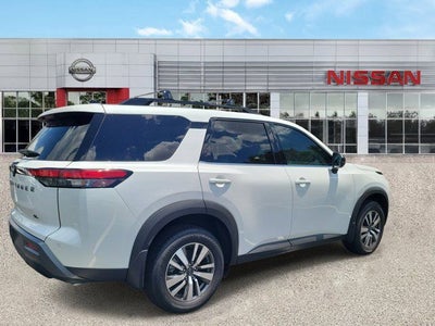 2026 Nissan Pathfinder SL