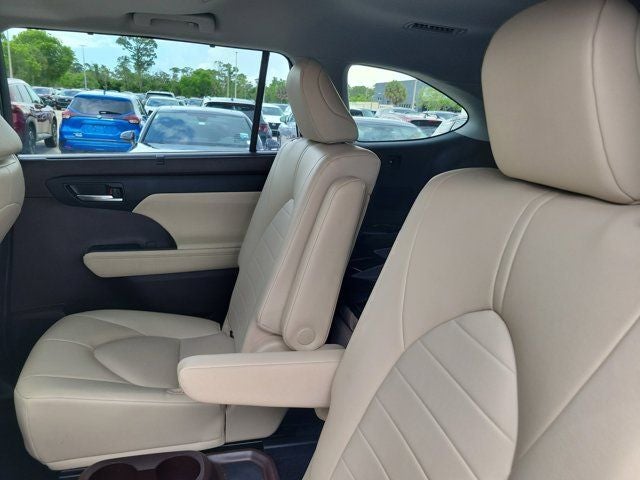 2022 Toyota Highlander Hybrid XLE