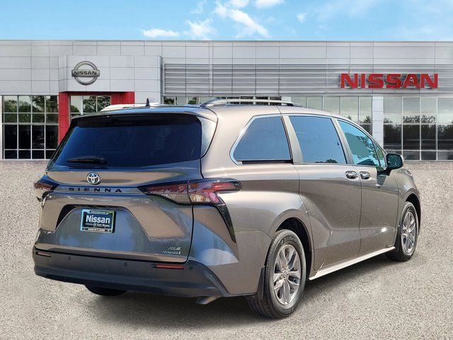 2024 Toyota Sienna XLE 7 Passenger