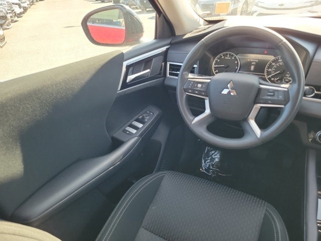 2024 Mitsubishi Outlander ES