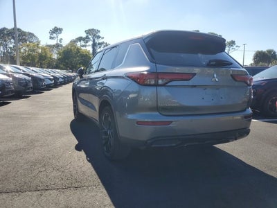 2022 Mitsubishi Outlander SE