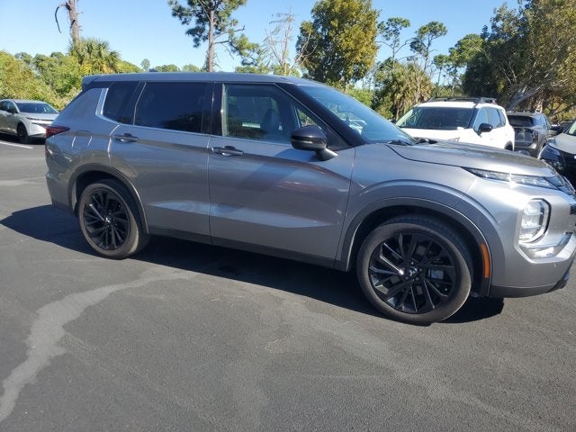 2022 Mitsubishi Outlander SE