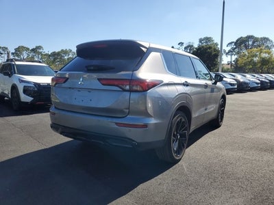 2022 Mitsubishi Outlander SE