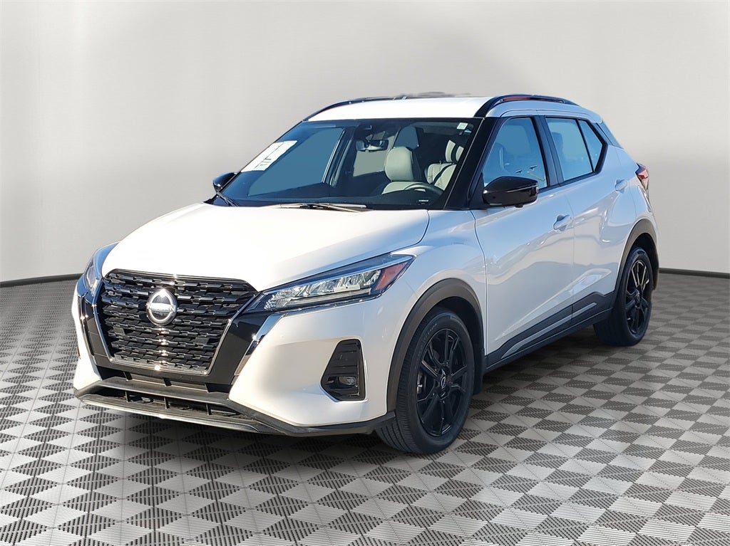 2022 Nissan Kicks SR