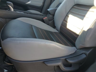 2022 Nissan Kicks SR