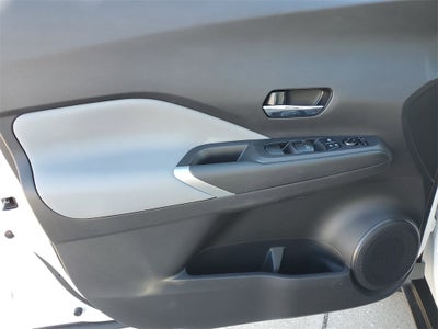 2022 Nissan Kicks SR