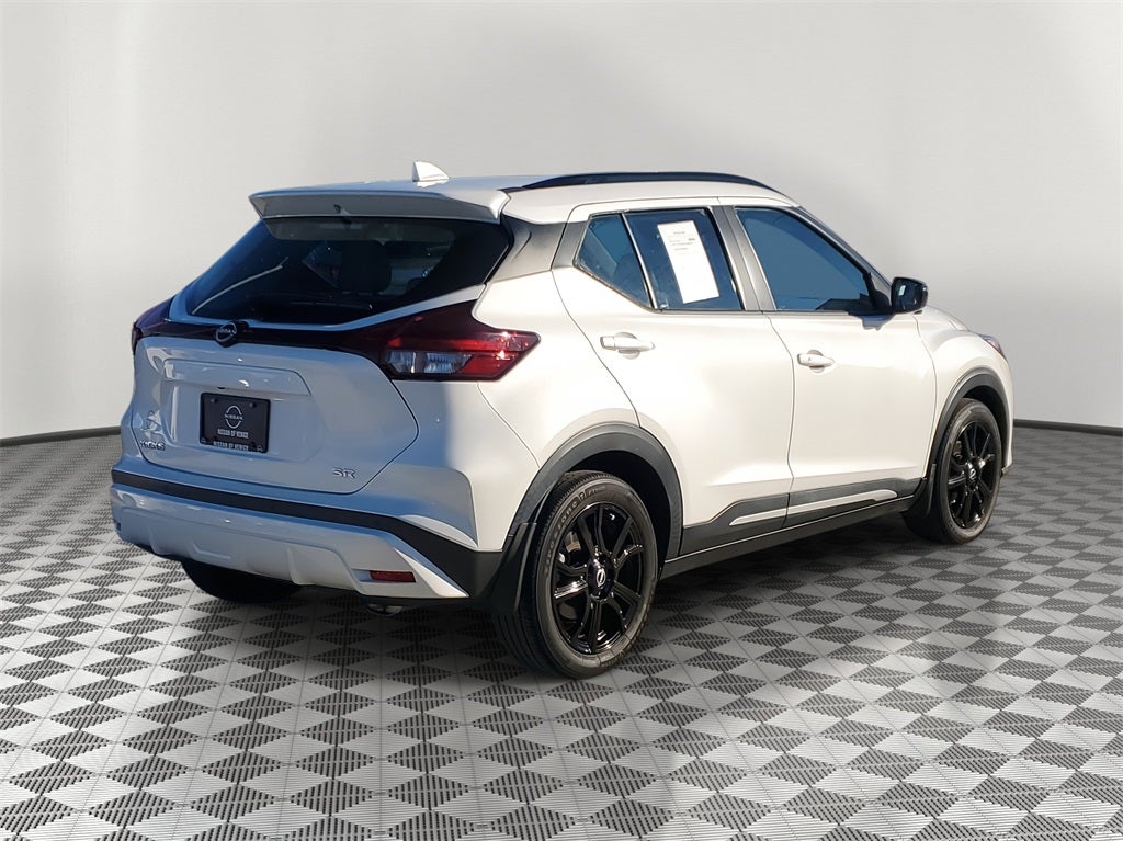 2022 Nissan Kicks SR