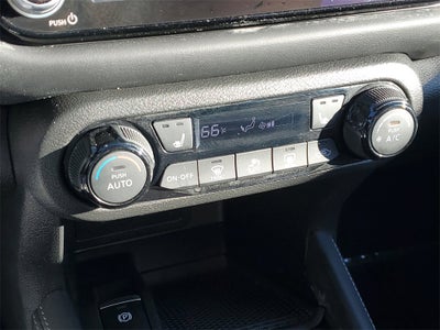 2022 Nissan Kicks SR