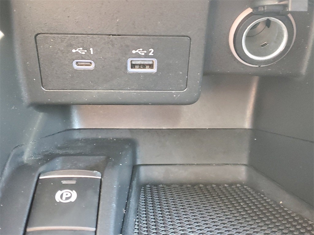 2022 Nissan Kicks SR