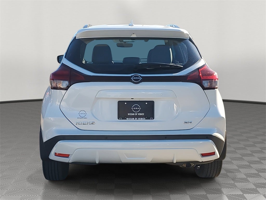 2022 Nissan Kicks SR