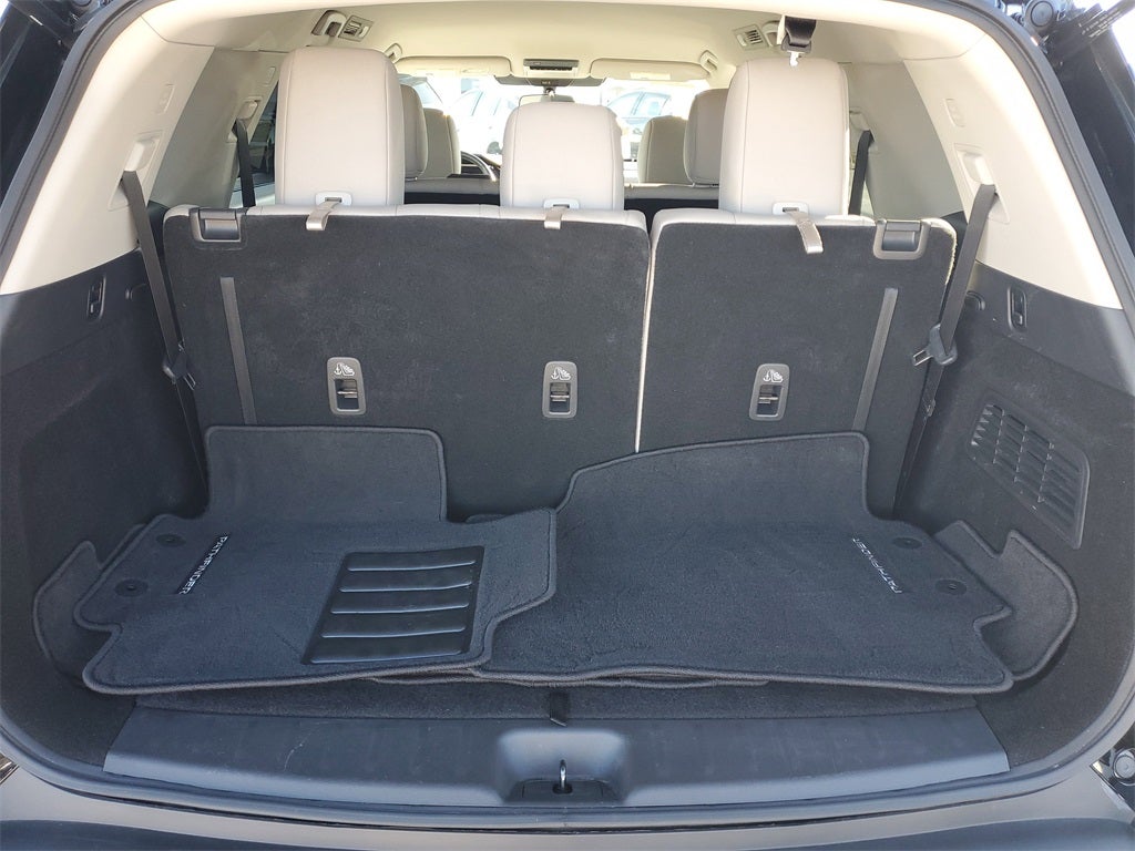 2023 Nissan Pathfinder SV