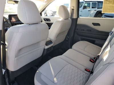 2023 Nissan Pathfinder SV