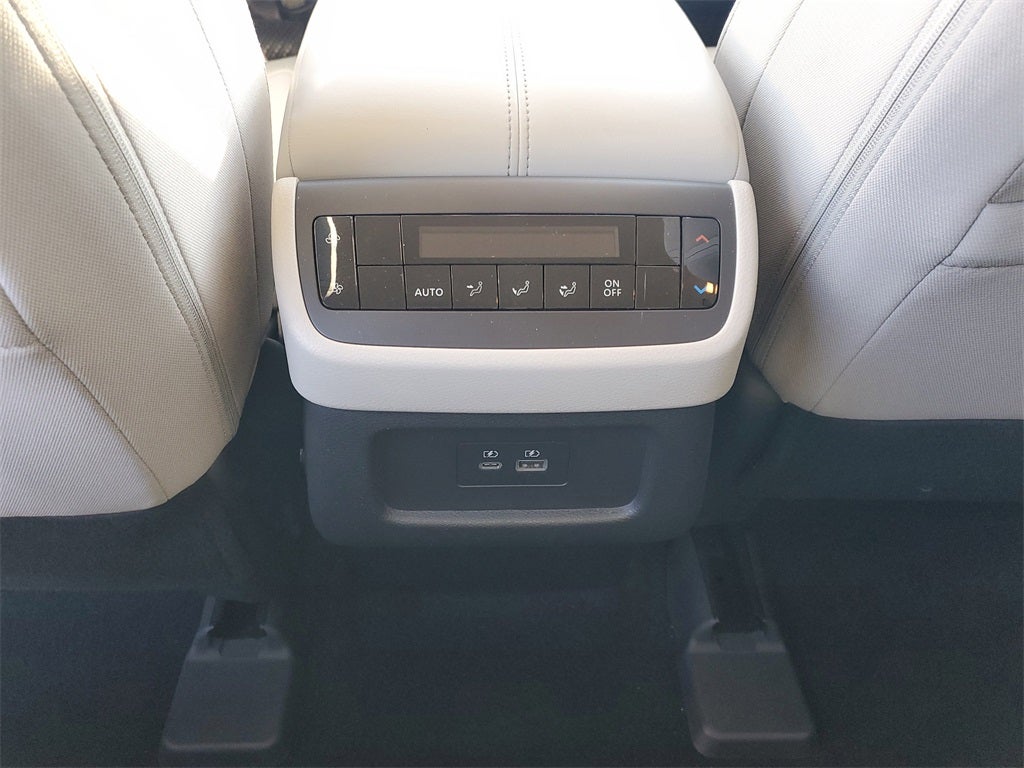 2023 Nissan Pathfinder SV