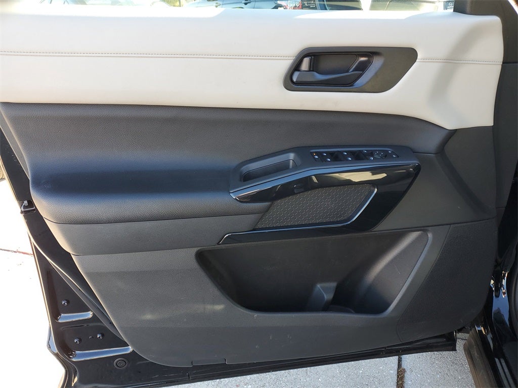 2023 Nissan Pathfinder SV